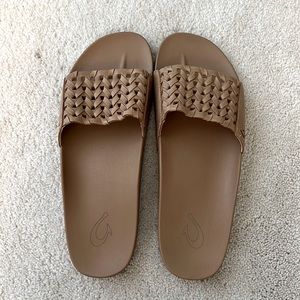 Olukai Kamola woven leather slides